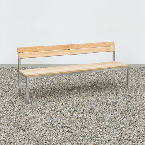 Klassische Gartenbank - on_20 - Silvio Rohrmoser - Massivholz / Lärche / Edelstahl