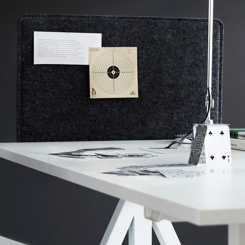 Tisch-Bürotrennwand - STRING FURNITURE - Stoff / Filz / grau
