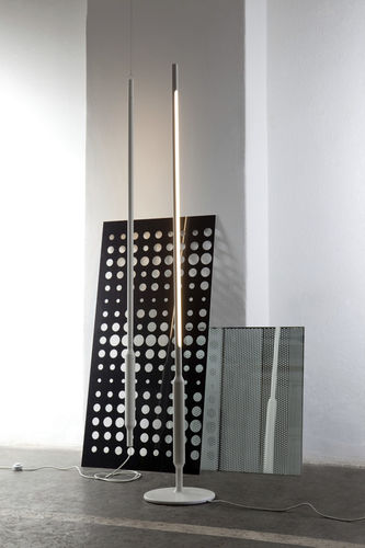 Stehleuchte - SLIM - VERTIGO BIRD d.o.o. - Aluminium / minimalistisches Design / mit Kabel