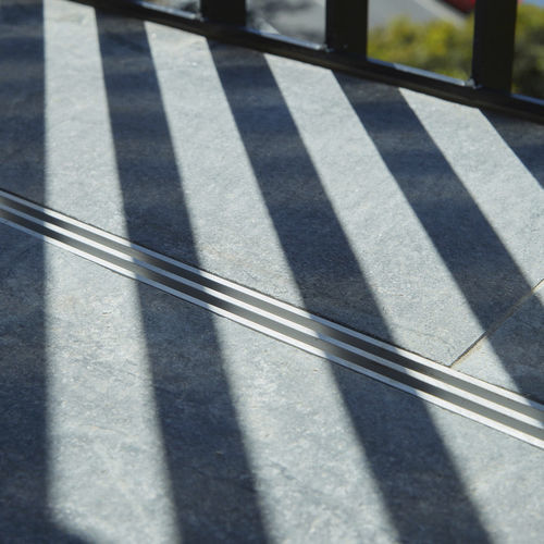 Gitter-Abflussrinne - BLADE-T - Aquabocci - PVC / Aluminiumgitter / für Pool