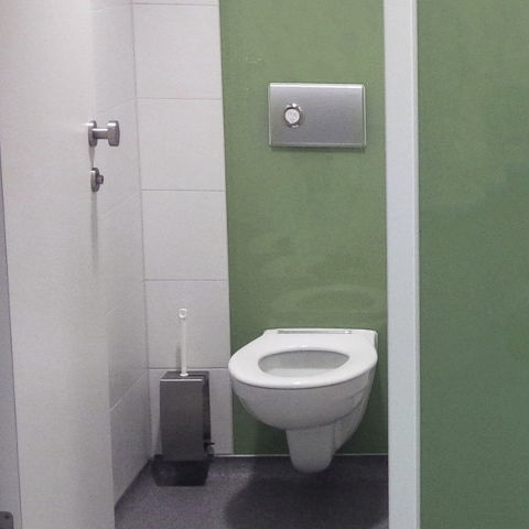 Wandhängendes WC - SCHOOL / OFFICE  - HERING Sanikonzept GmbH - Keramik / für öffentliche Sanitäreinrichtungen / für Schulen