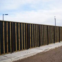 Lärmschutzwand mit modularen Platten - Quietstone UK Ltd - Glas / Metall / für Straßen