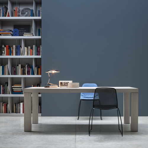 Tischlampe - MEOLA - DelightFULL - Aluminium / Messing / lackiertes Aluminium