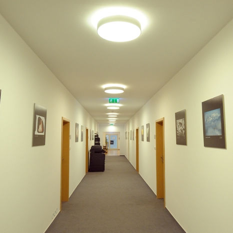 Moderne Deckenleuchte - RUNDO : 19-252K-10GHE/840, E - Halla - rund / Aluminium / LED