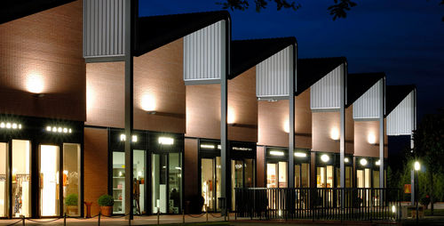 Stahlblechdach - GUCCI OUTLET - Stahlbau Pichler - Stehfalz / gebogen
