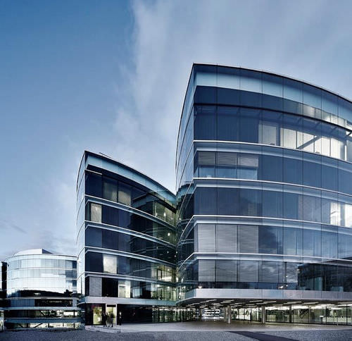 Vorhangfassade / freitragende Struktur - MAISON DE LA PAIX - Stahlbau Pichler - Glas / Aluminium