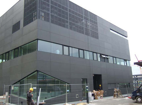 Paneel-Fassadenverkleidung - MEMC - Stahlbau Pichler - Metall / perforiert