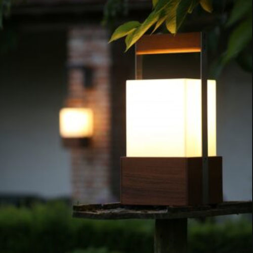 Tragbare Lampe - MOON SOON - TRADEWINDS atelier - Edelstahl / Teakholz / Plexiglas®