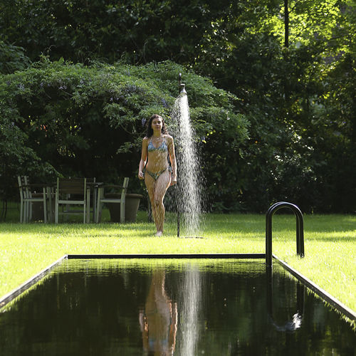 Außendusche für Pool - FIELDSHOW'R - TRADEWINDS atelier - für Fuß / klassisch / galvanisiertes Eisen