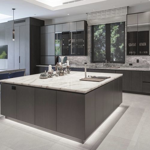 Moderne Küche - TURN-KEY - TM Italia - Eiche / lackiertes Holz / Rauchglas