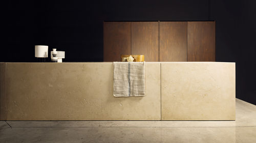 Moderne Küche - PETRA - TM Italia - Stein / Travertin / COR-TEN®-Stahl