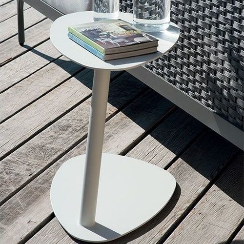 Moderner Beistelltisch - Smart - Ethimo - Aluminium / Gestell aus Aluminium / dreieckig