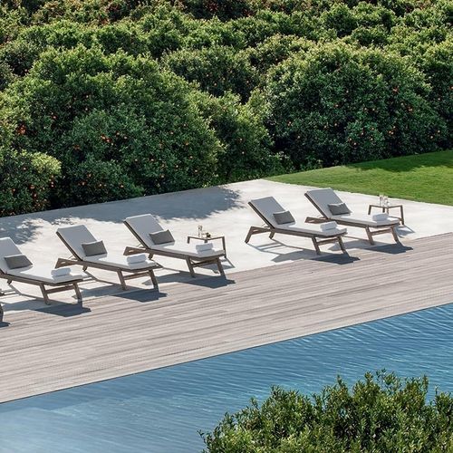 Moderne Sonnenliege - Costes - Ethimo - Acrylgewebe / Teakholz / für Garten