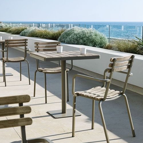 Moderner Bistrotisch - Laren - Ethimo - Teakholz / Gestell aus Metall / rund
