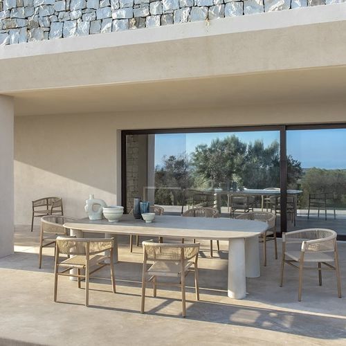 Moderner Esstisch - Bold - Ethimo - Beton / Gestell aus Beton / oval
