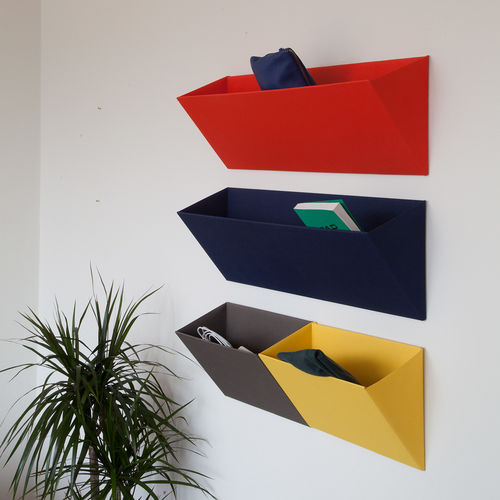 Wandmontiertes Regal - LEANING - Objekten - modern / Stoff / für Büro