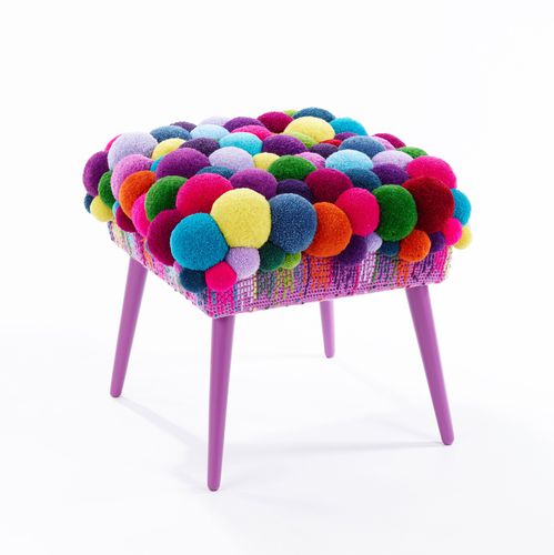 Moderner Hocker - No.1 - MYK Berlin - Merinowolle / Gestell aus Holz / Polster
