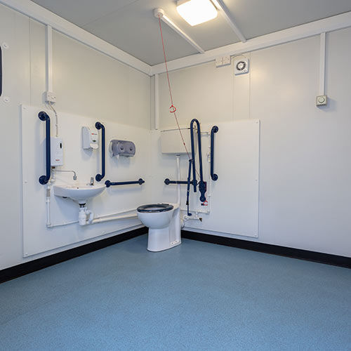 Freistehendes WC - Portakabin - Keramik / für öffentliche Sanitäreinrichtungen / behindertenfreundlich