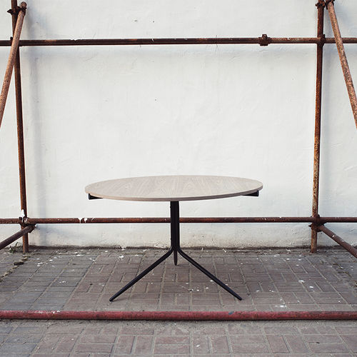 Moderner Esstisch - TRIPOD - STELLAR WORKS - Stahl / Laminat / rund