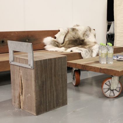 Moderner Hocker - CUBE - THORS DESIGN - Holz / mit Mittelfuß