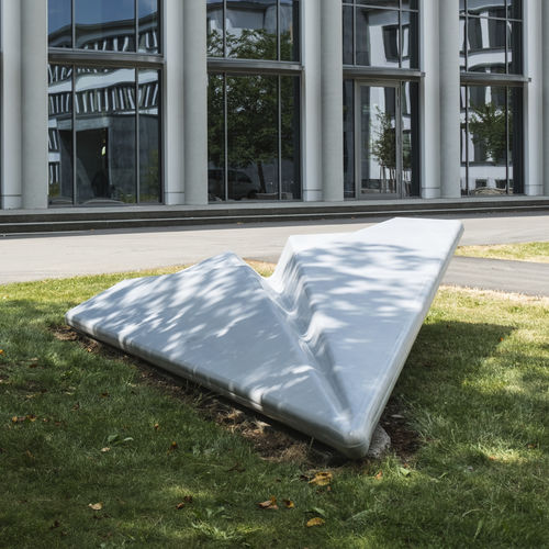 Betonskulptur - PAPER PLANE - Stayconcrete - für Außenbereich / für öffentliche Bereiche