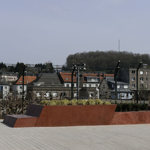 Beton-Pflanzkübel - Stayconcrete - rechteckig / mit integrierter Bank / modern