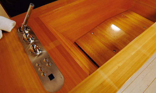 Badewanne zur beruflichen Nutzung - Hofer Group GmbH - Holz / Massage