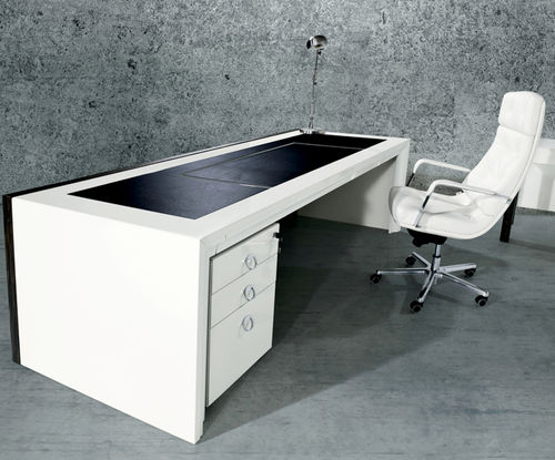 Chefschreibtisch - PARIS  - SOLENNE OFFICE FURNITURE - klassisch / Holz / mit Gestell aus Paneelen