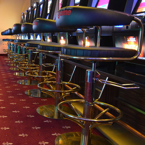 Moderner Barstuhl - CASINO - KODRETA furniture, s.r.o. - für den Innenraum / Leder / Gestell aus Metall