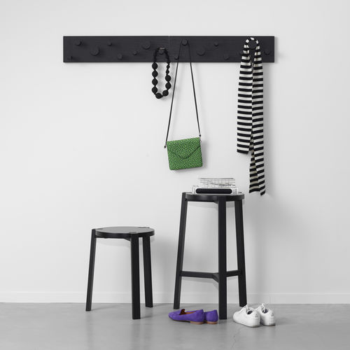 Wandmontierter Garderobenständer - FELLOW - A 2 designers - modern / Eiche