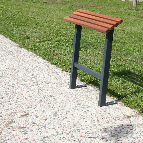 Stehbank für den öffentlichen Raum - TIMÉO - ACCENTURBA - modern / Eiche / thermolackierter Stahl