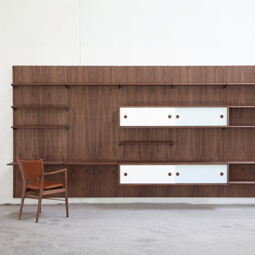 Wandmontiertes Bücherregal - FJ - House of Finn Juhl – Onecollection - modern / Holz