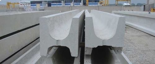 Abflussrinne / zentrale Schlitz - Pujol - Beton / für Bedachungen / Regenwasser