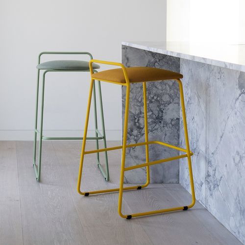 Moderner Barhocker - FIO - Branca-Lisboa - Stoff / Gestell aus lackiertem Metall / mit Kufengestell