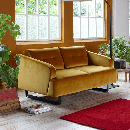 Modernes Sofa - RUNA - Spoinq - Stoff / mit Armlehnen / Polster