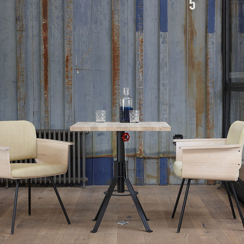 Moderner Bistrotisch - WESSEL - Spoinq - Eiche / Teakholz / Gestell aus Stahl