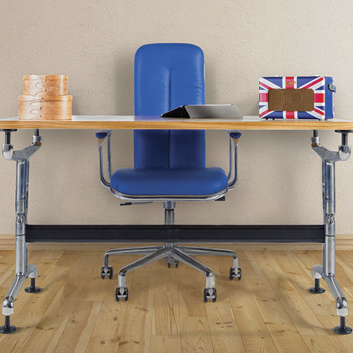 Moderner Bürostuhl - Zoeftig - für den Innenraum / Leder / Gestell aus Aluminium