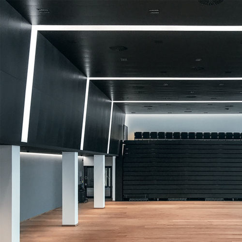 Deckenmontiertes Beleuchtungsprofil - CIELUMA - ZUMTOBEL - LED / Aluminium / Polyester