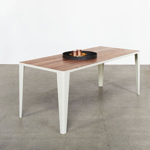 Moderner Tisch - PRESSED - LifeSpaceJourney - Stahl / Gestell aus Stahl / rechteckig