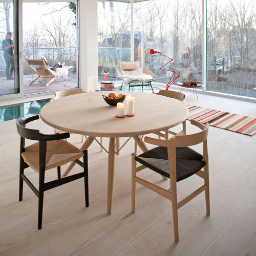 Moderner Tisch - pp75 - PP MØBLER - Massivholz / Gestell aus Holz / rund