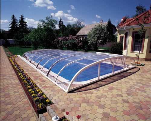 Niedrige Schwimmbadüberdachung - STAR – STAR PLUS - Aquacomet Kft. - Schiebe / Polycarbonat / motorisiert