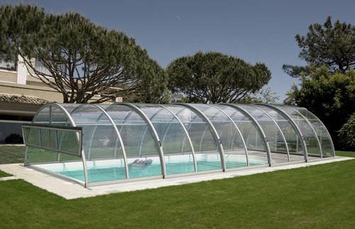 Halbhohe Schwimmbadüberdachung - SUN – SKY - Aquacomet Kft. - niedrig / Schiebe / Polycarbonat