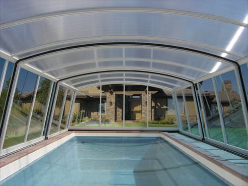 Hohe Schwimmbadüberdachung - PROFESSIONAL - Aquacomet Kft. - Schiebe / rostfrei / Polycarbonat