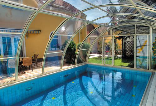 Hohe Schwimmbadüberdachung - CREATIVE - Aquacomet Kft. - für Wandmontage / Schiebe / Edelstahl