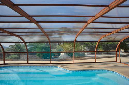 Hohe Schwimmbadüberdachung - GALAXY - Aquacomet Kft. - feststehend / Aluminium / mit manueller Bedienung