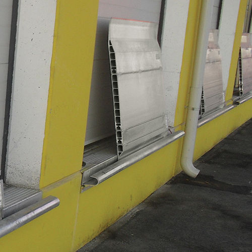 Handbediente Überladebrücke - ALUMINIUM - KOPRON - vertikal