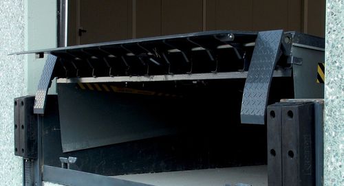 Elektrohydraulische Überladebrücke - HINGED FLAP - KOPRON - mit Klappkeil