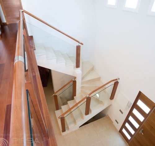 Holzgeländer - MD. BLONG 1 - PIRBA - Glasplatten / für den Innenraum / für Treppen