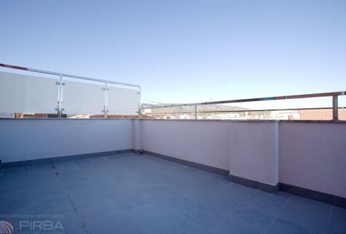 Edelstahlgeländer - PARAPET - PIRBA - Glasplatten / für Außenbereich / für Balkon