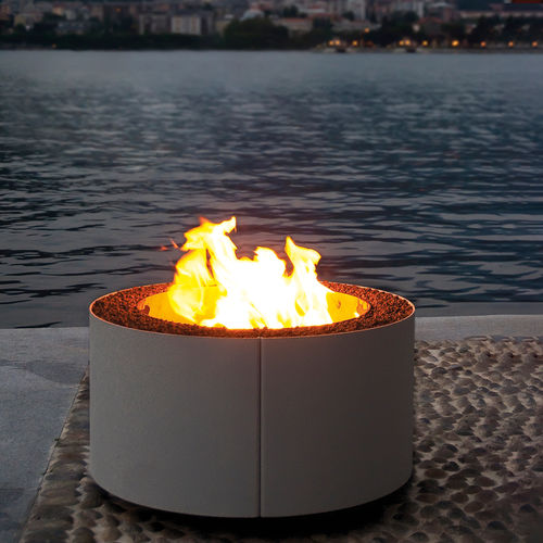 Garten-Feuerstelle / Holz - MANGIAFUOCO - Ak47 design - Stahl / mit